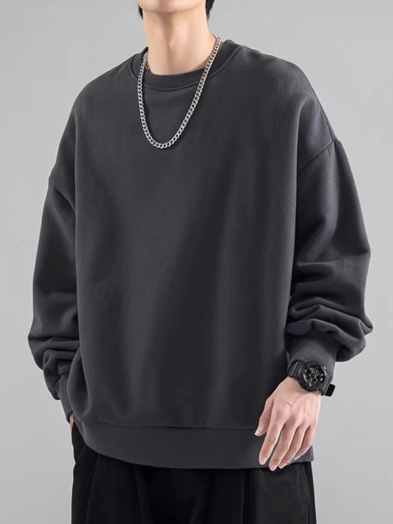 Relaxed Fit Crew Neck Sweatshirt - Soft Polyester Knit, Long Sleeve Pullover with Slight Stretch, Solid Colors, Perfect for Casual & Outdoor Wear All Year Round