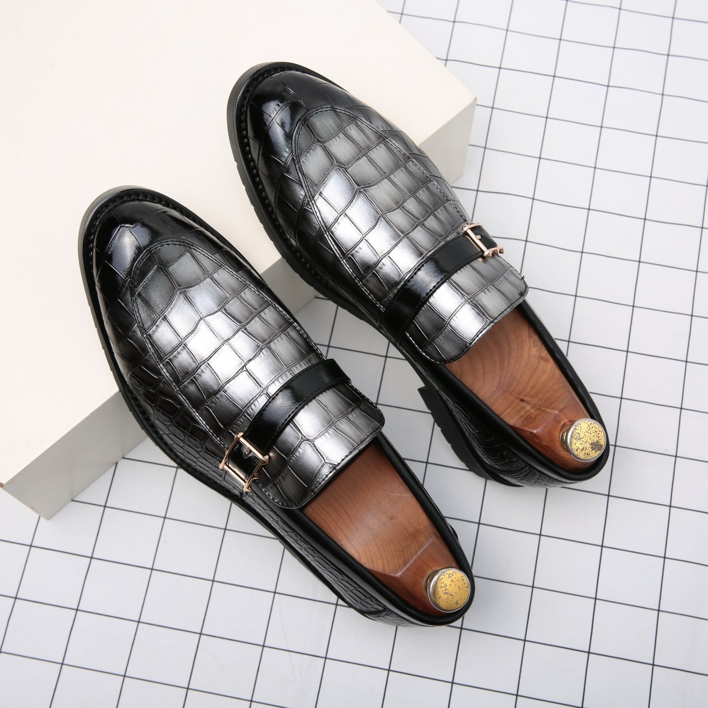 Luxury Mens Crocodile Print Slip-On Loafers - Stylish Pointed Toe, Elegant Bit Detail - Perfect Formal Dress Shoes for Weddings & Parties