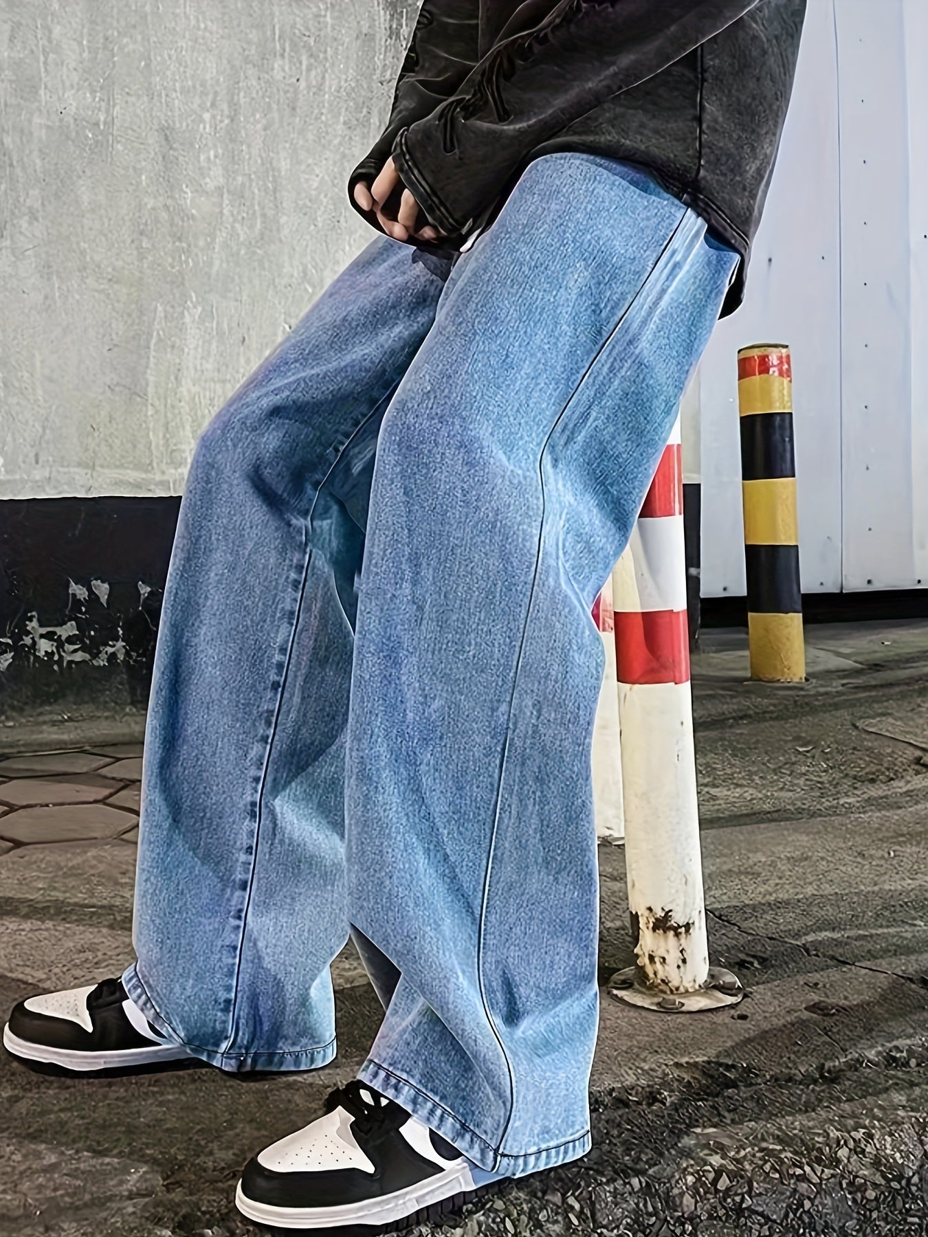 Mens Relax-Fit Denim Jeans - Trendy Streetwear with Multi-Pocket Convenience for Everyday Comfort