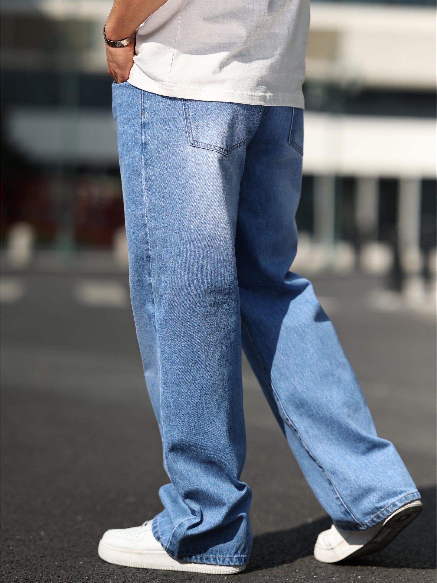 Stylish Wide Leg Jeans for Men - Comfortable, Relaxed Fit, Street Style Denim Pants with Five-Pocket Design, Causal Wear for Daily Life, Versatile and Fashionable