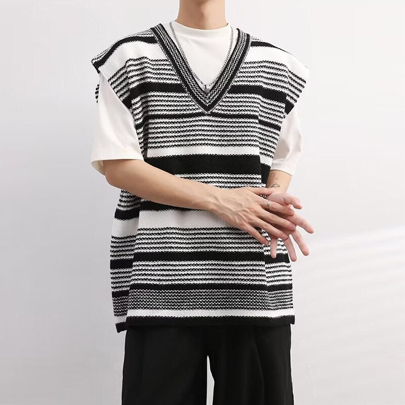 Fashion Striped Crochet Knit Vest Men Casual V Neck Sleeveless Knitted T Shirt Mens Trend All-match Knitting Tank Tops Camisoles