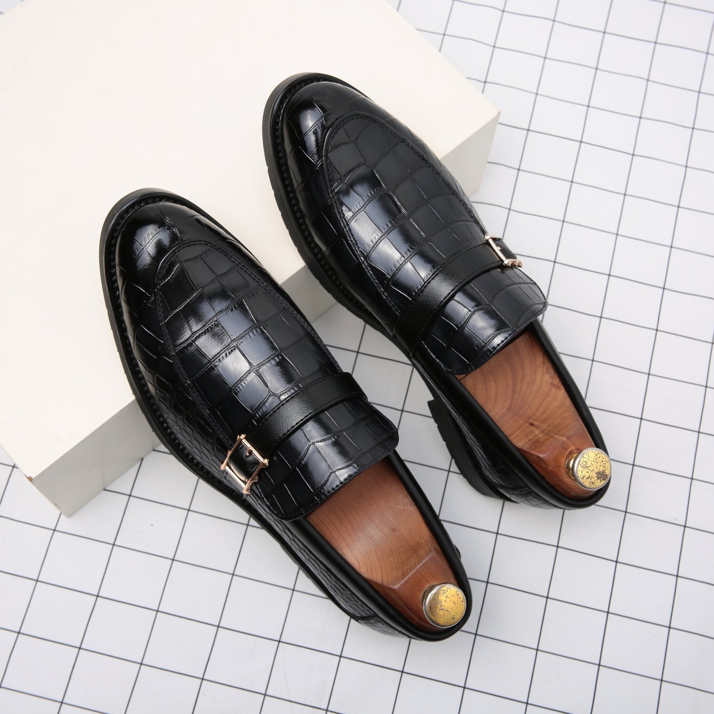 Luxury Mens Crocodile Print Slip-On Loafers - Stylish Pointed Toe, Elegant Bit Detail - Perfect Formal Dress Shoes for Weddings & Parties