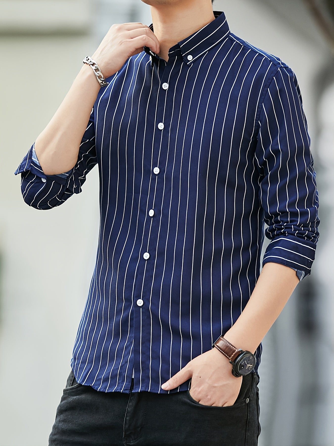 Slim Striped Business Casual Shirt: Perfect Fit for a Stylish Look